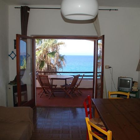 Waterfront Apartments Bosa Porto Alabe Bagian luar foto