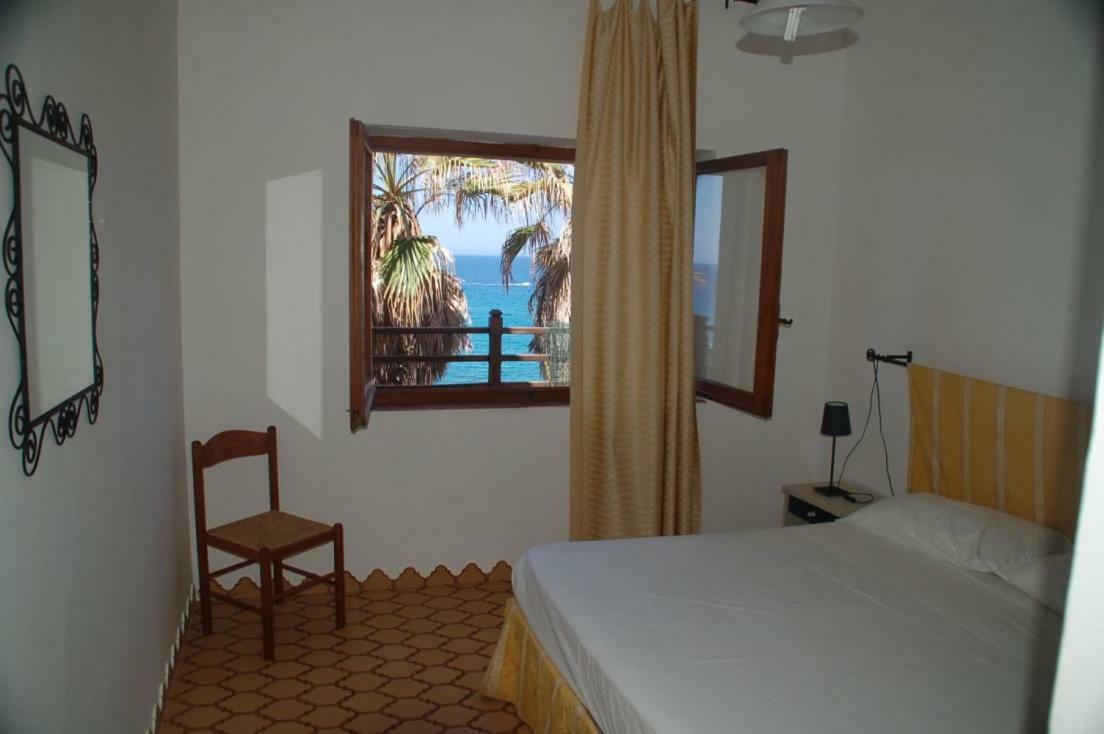 Waterfront Apartments Bosa Porto Alabe Bagian luar foto