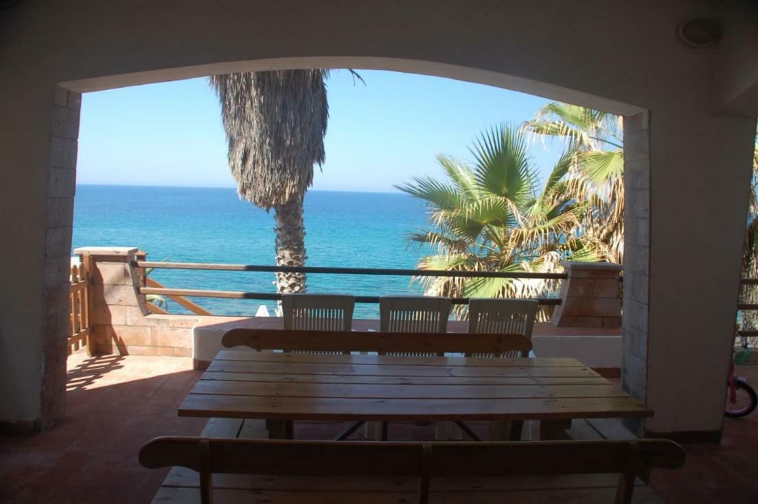 Waterfront Apartments Bosa Porto Alabe Bagian luar foto