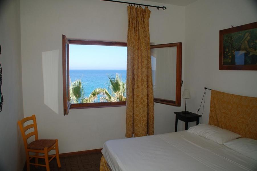 Waterfront Apartments Bosa Porto Alabe Bagian luar foto