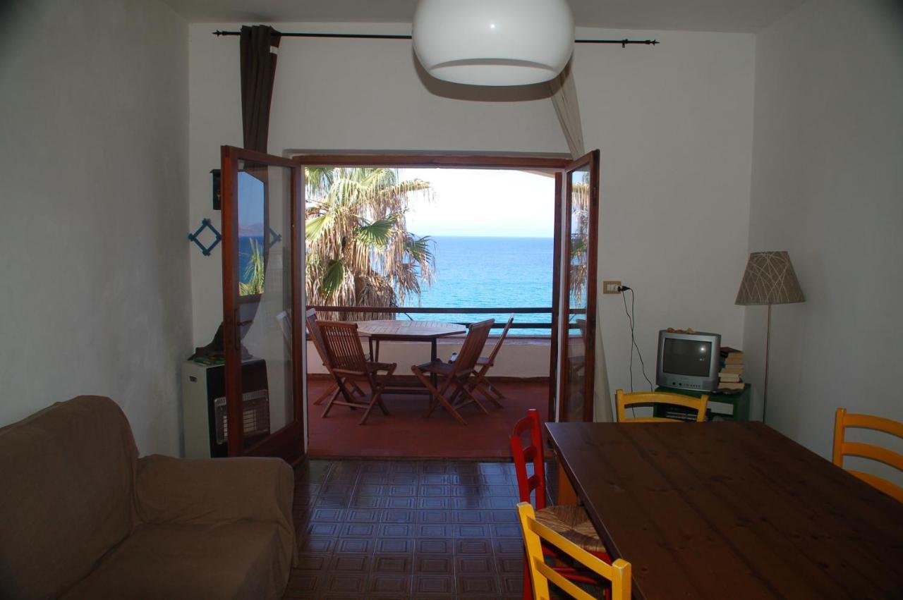 Waterfront Apartments Bosa Porto Alabe Bagian luar foto