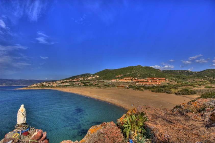 Waterfront Apartments Bosa Porto Alabe Bagian luar foto
